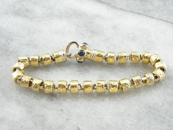 18 Karat Yellow Gold Bracelet with Faceted Links and Decorative Clasp