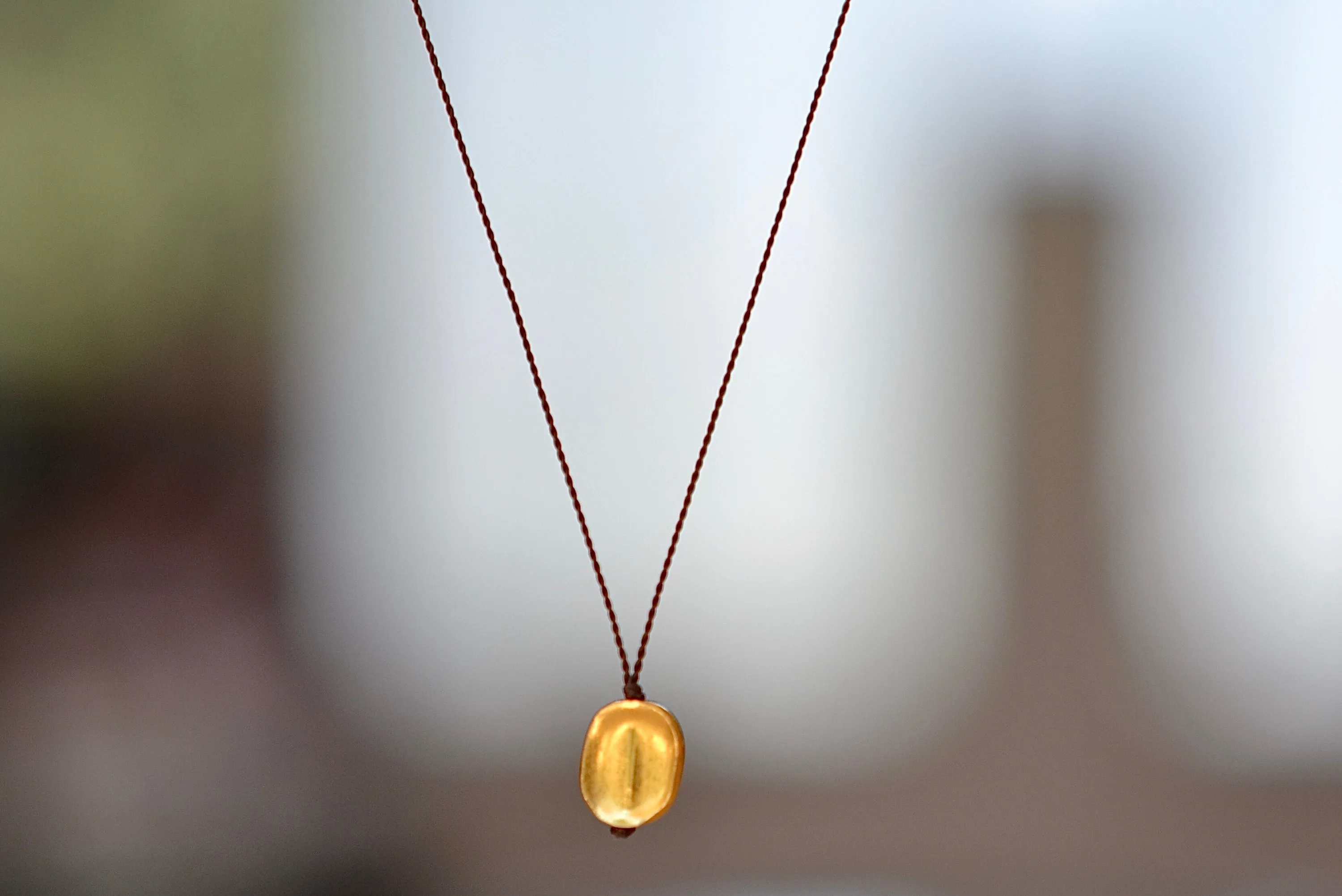 18K Gold Pendant Necklace - Elegant Seed Design for Women