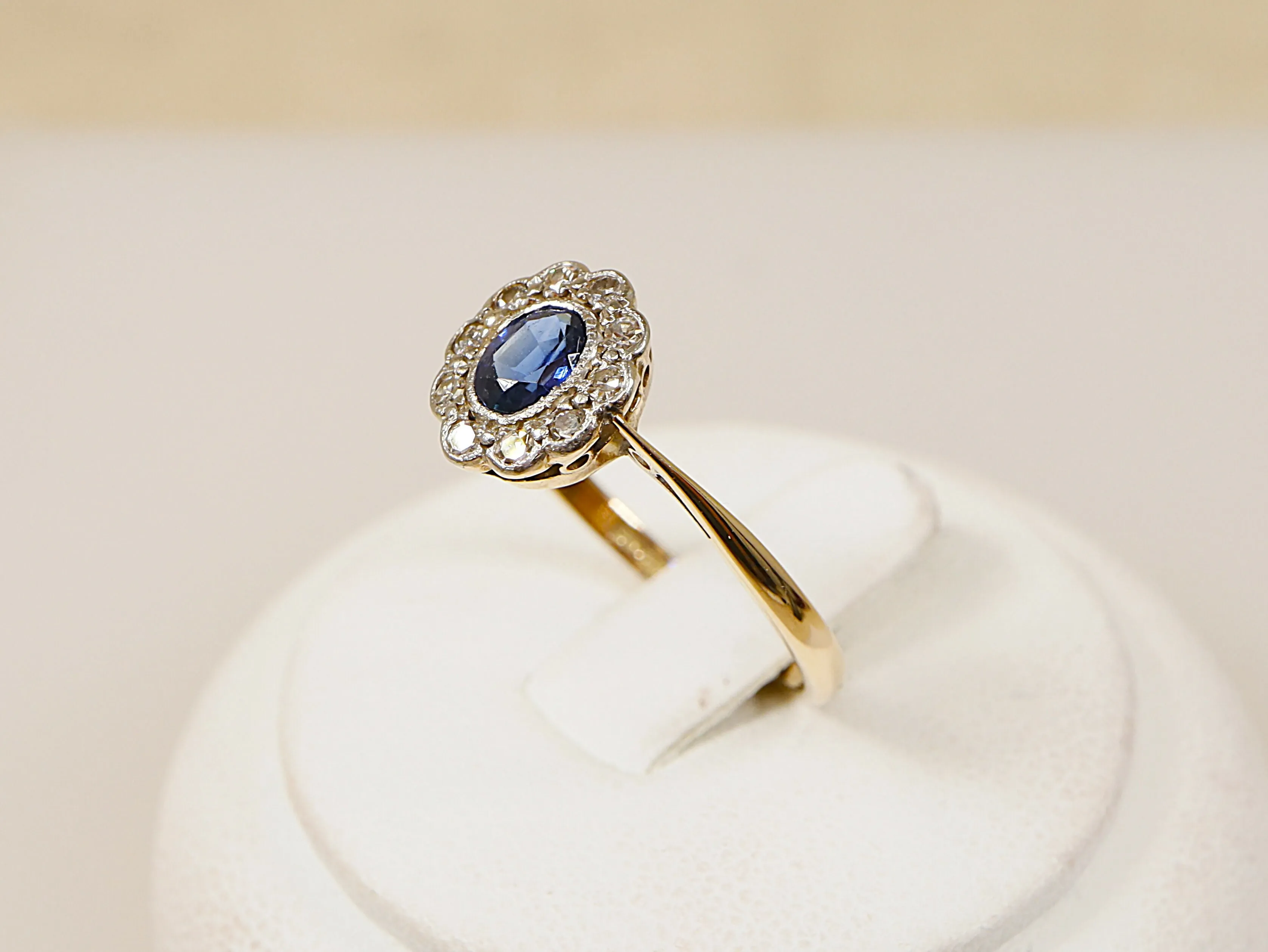 9ct Gold Platinum Sapphire & Diamond ‘Diana’ Ring