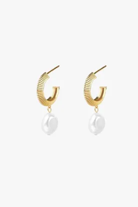 Aada Pearl Gold Hoop Earrings