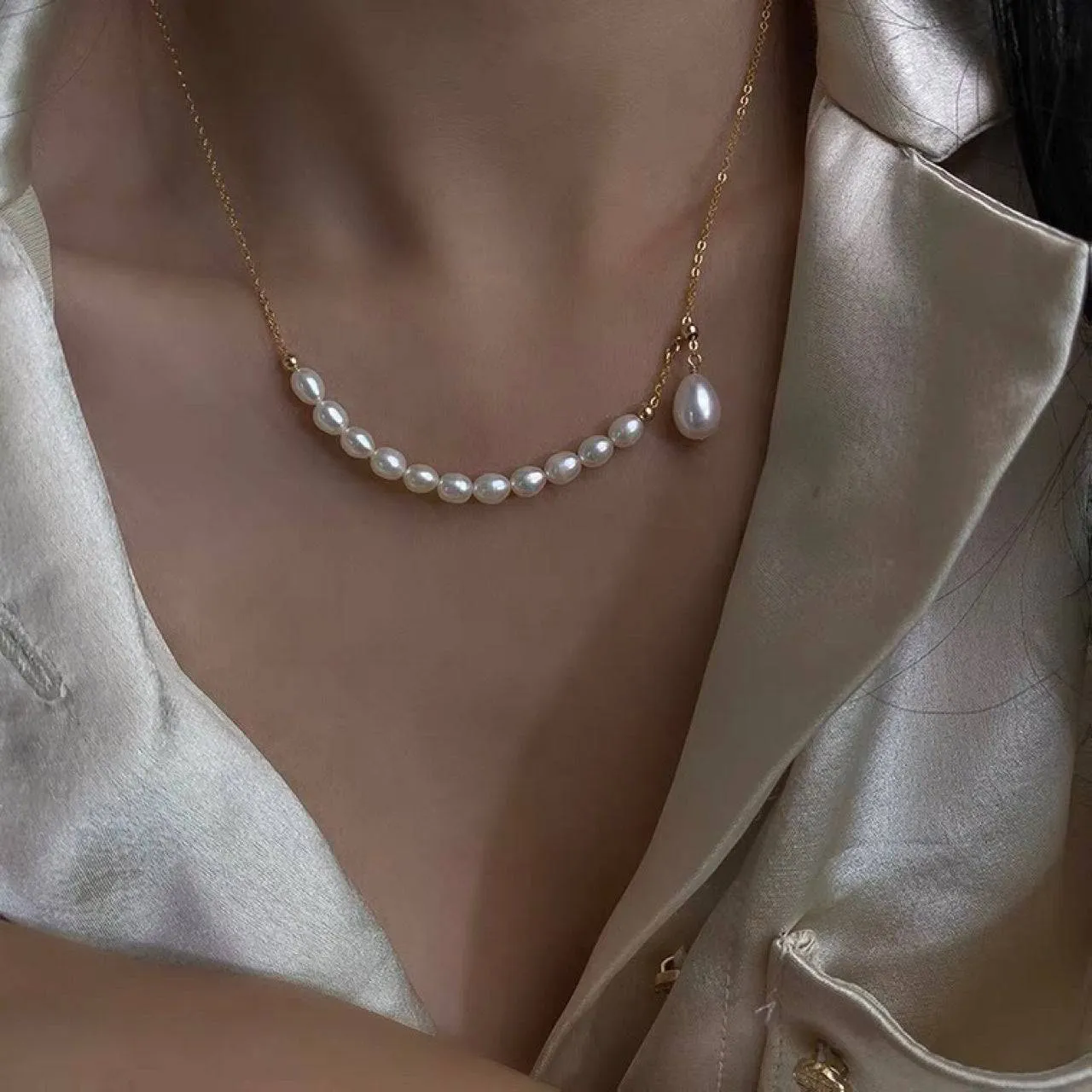 Adjustable Pendant Pearl Necklace