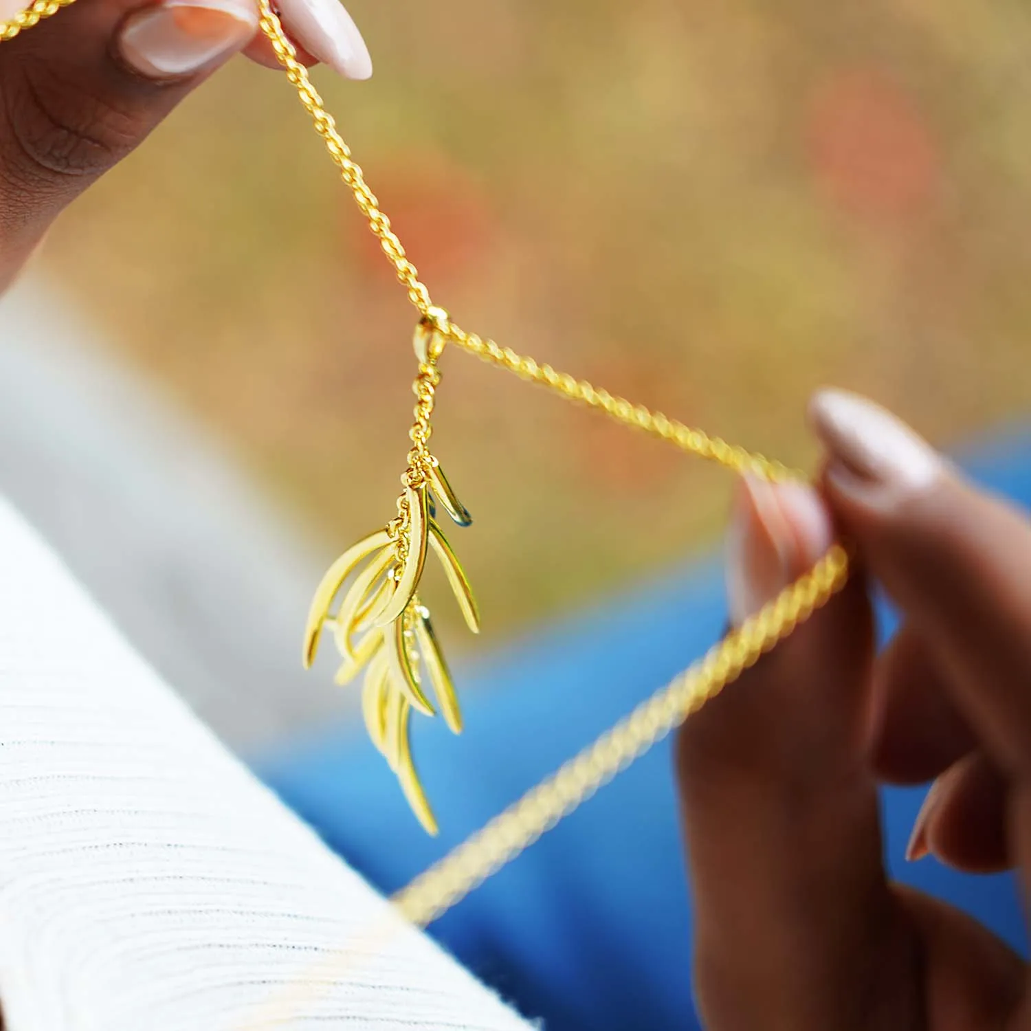 Molto Pendant with FREE Chain