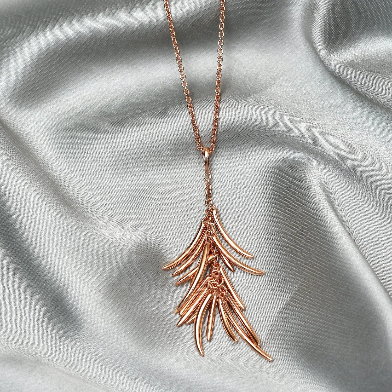 Molto Pendant with FREE Chain
